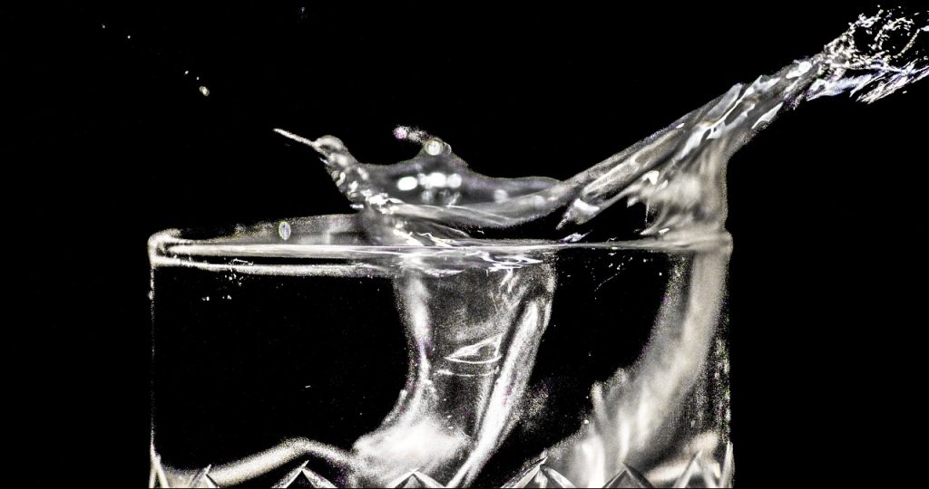 glass, water, splash-6014454.jpg